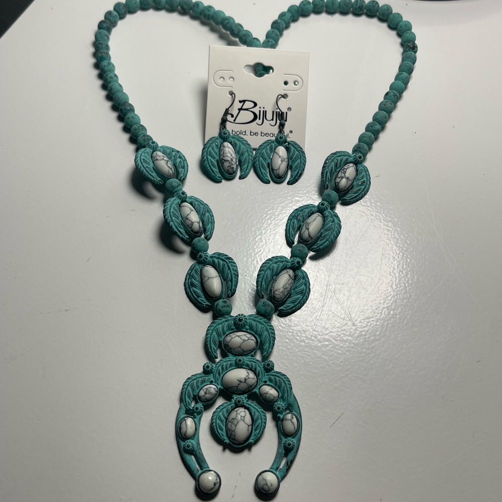 JuJu Turquoise and White Statement Necklace
